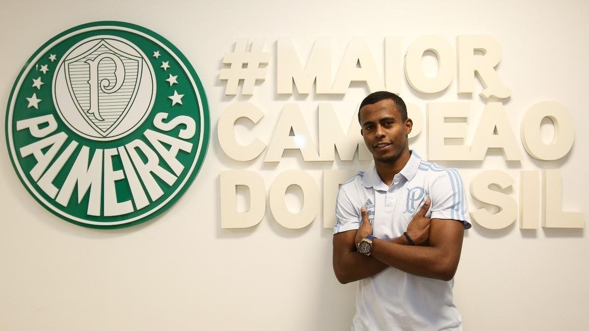 O Palmeiras anunciou a contratao do atacante Carlos Eduardo