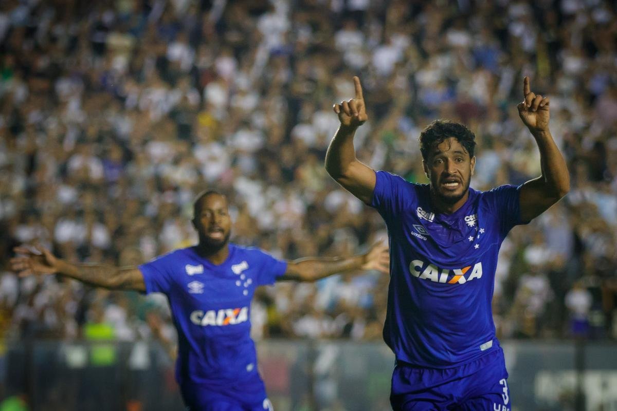 Zagueiro muito regular, Leo fez mais uma temporada segura na defesa do Cruzeiro, que sofreu 59 gols em 2018. Quase sempre ao lado de Ded, o camisa 3 participou de 59 jogos na temporada e marcou um gol - contra o Vasco, na vitria por 4 a 0, na fase de grupos da Copa Libertadores, em So Janurio.