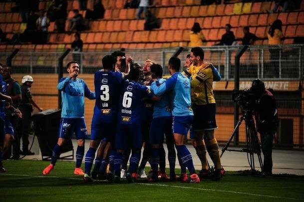 Fotos da vitória do Cruzeiro sobre o Santos, por 1 a 0, no Pacaembu, com gol de Bruno Silva