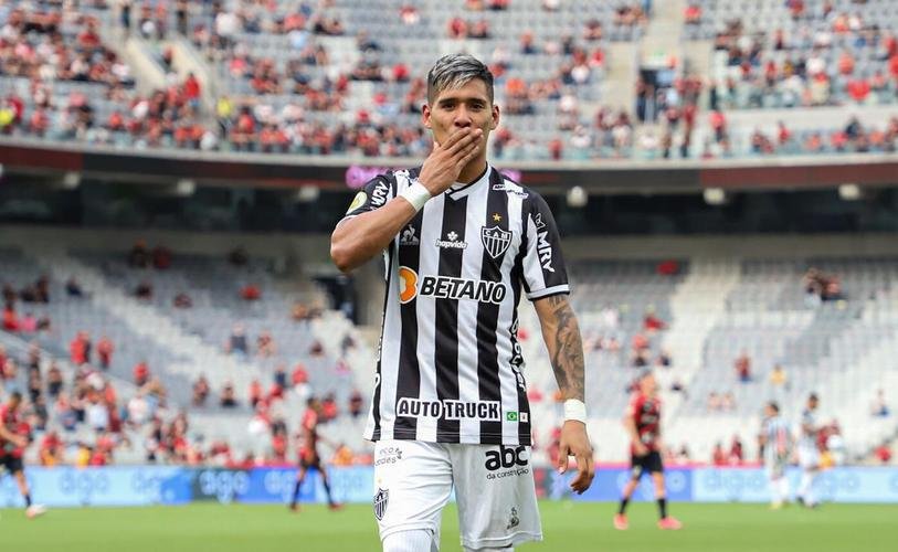 O Atlético visitou, nesta terça-feira (16), o Athletico-PR na Arena da Baixada, em Curitiba. O duelo foi válido pela 33ª rodada da Série A do Campeonato Brasileiro.