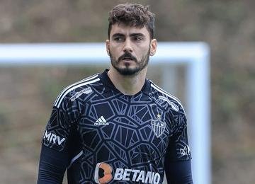 Goleiro de 33 anos foi anunciado pelo clube paulista nesta tarde de quinta-feira (8/12) e se despediu do Galo, clube que defendia desde 2020