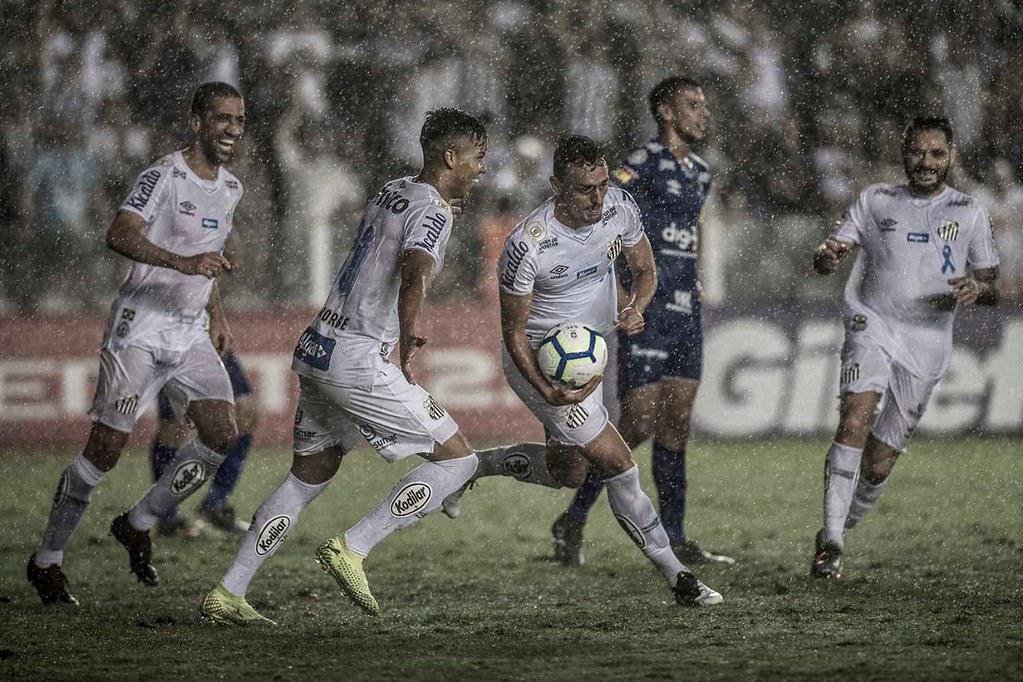 Santos e Cruzeiro se enfrentaram na Vila Belmiro, pela 34 rodada da Srie A