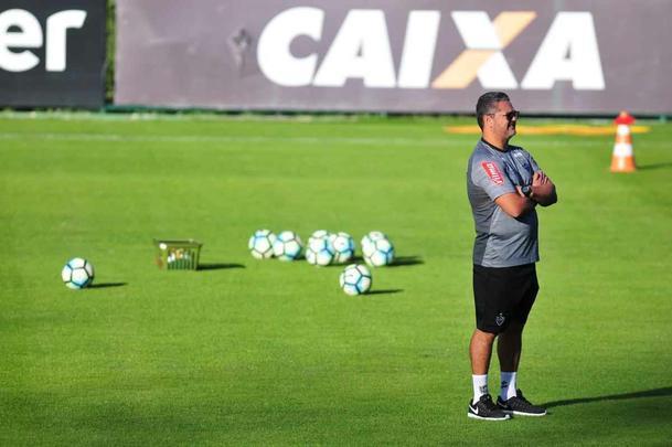 Novo tcnico do Atltico, Rogrio Micale comandou primeiro treino, nesta segunda-feira, na Cidade do Galo