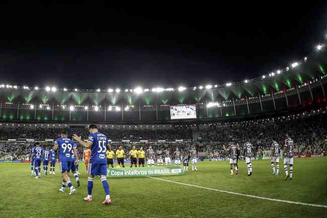Photos of the first leg of the round of 16 of the Copa do Brasil, between Fluminense and Cruzeiro, at Maracan