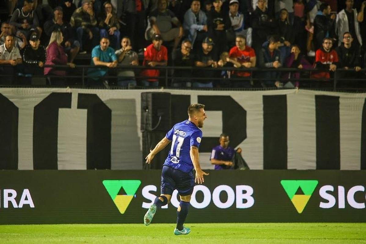 Pela terceira rodada do Campeonato Brasileiro, Cruzeiro vence Red Bull Bragantino por 3 a 0,  em Bragana Paulista