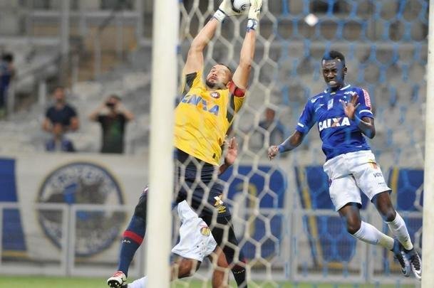 Cruzeiro e Atltico-PR jogaram no Mineiro pela terceira rodada do Grupo C da Primeira Liga