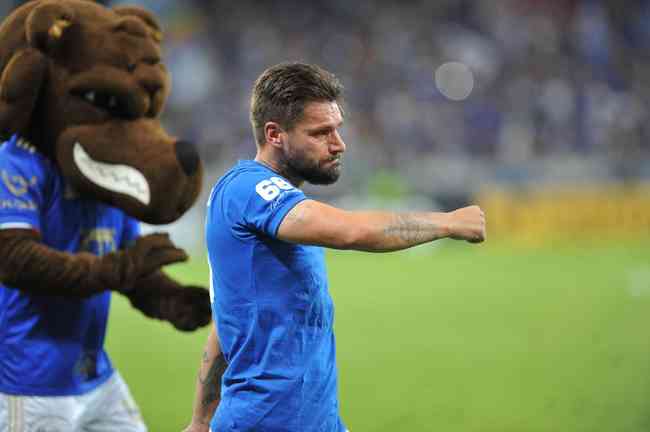 Último jogo da carreira de Sobis tem emoção, festa com a torcida do Cruzeiro  e surpresa de Dirceu Lopes; assista, cruzeiro