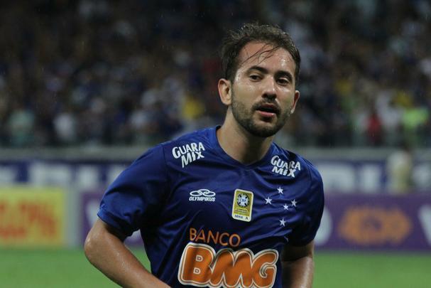 4º: Éverton Ribeiro