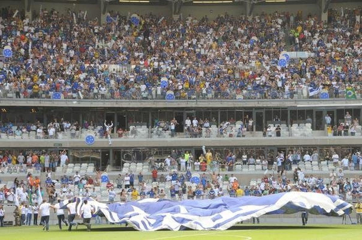 Fotos exclusivas do clssico entre Atltico e Cruzeiro na reabertura do novo Mineiro