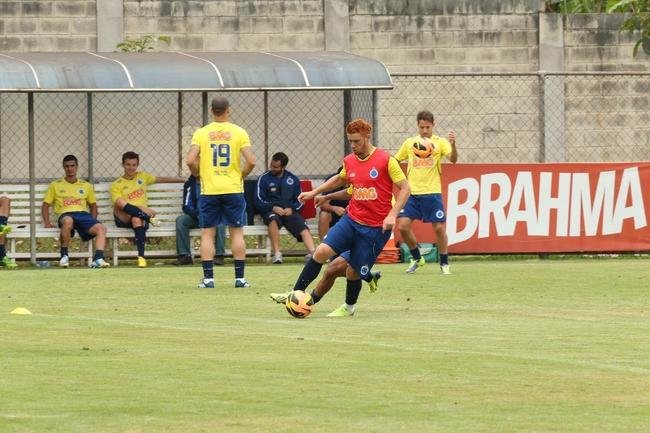 Souza (volante) - disputou 17 jogos pelo Cruzeiro em sua primeira temporada e marcou dois gols. Sua principal virtude em campo era o chute de longa distncia. De 2016 a 2019 defendeu o Cerezo Osaka, do Japo, pelo qual anotou 29 gols em 139 partidas. Hoje, aos 32 anos,  atleta do Al-Ettifaq, da Arbia Saudita.