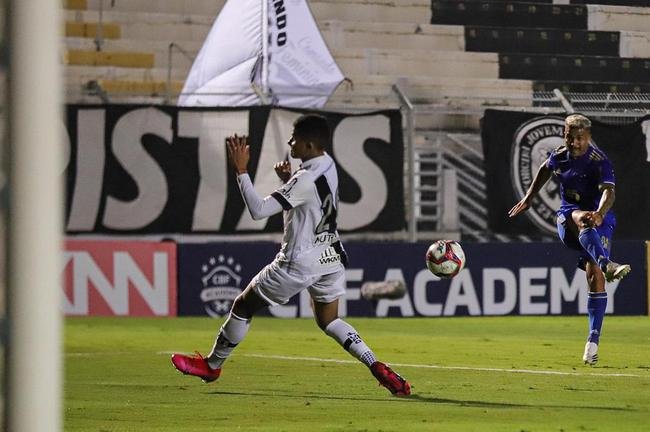 Fotos de Ponte Preta x Cruzeiro, no Moiss Lucarelli, em Campinas, pela 4 rodada da Srie B