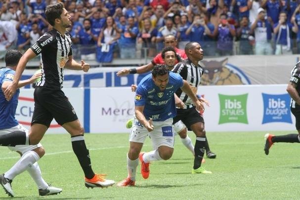 Fred abriu o placar para o Cruzeiro aos 15 minutos do segundo tempo em cobrana de pnalti