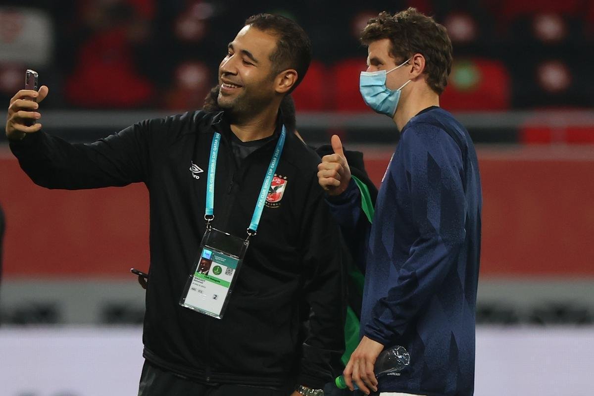 Bayern de Munique derrotou egpcios do Al Ahly por 2 a 0, com dois gols do polons Robert Lewandowski, e se garantiu na deciso do Mundial de Clubes contra o Tigres, do Mxico