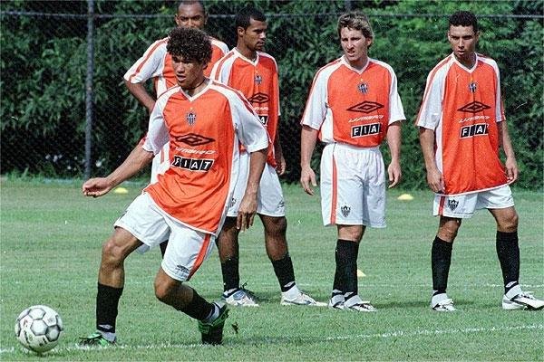 Mrcio Mexerica - O folclrico atacante chegou ao Atltico em 2004, emprestado pelo Boavista, de Portugal. Com a camisa do Galo, foram 12 gols em 32 jogos. Ele deixou o clube no fim daquela temporada. 
