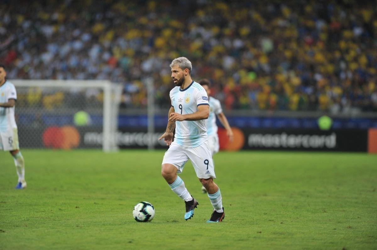 Fotos da vitria do Brasil sobre a Argentina, por 2 a 0, no Mineiro, pela semifinal da Copa Amrica; Gabriel Jesus e Firmino marcaram os gols da seleo em BH