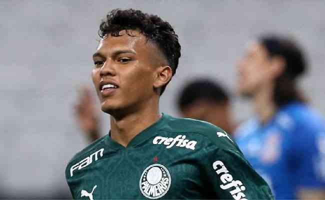 Gabriel Veron está perto de deixar o Palmeiras para defender o Porto
