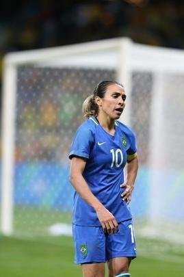 Imagens emocionantes das cobranas de pnaltis no Mineiro e da classificao do Brasil s semifinais do torneio feminino de futebol dos Jogos Olmpicos. Goleira Brbara pegou pnalti e deu vitria  Seleo por 7 a 6 sobre a Austrlia. Com 52 mil pagantes, estdio foi  loucura.