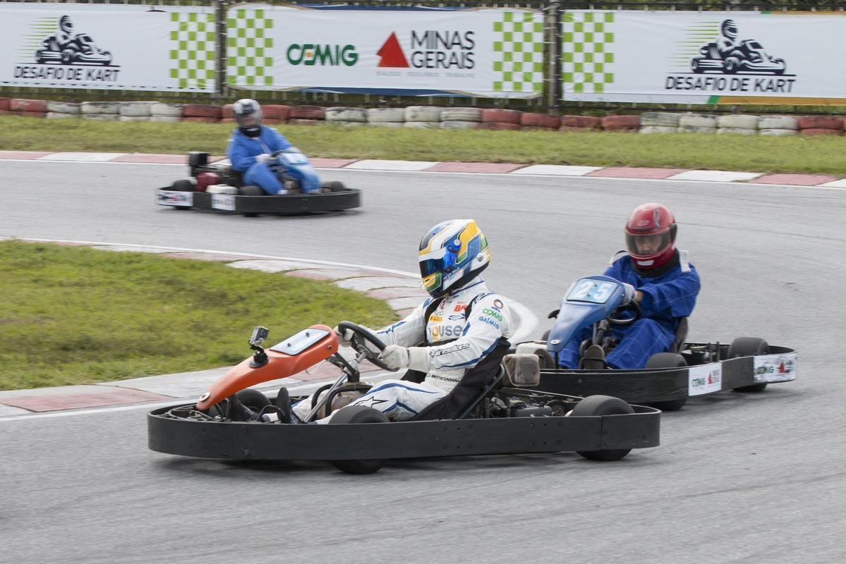 Evento na manh desta sexta-feira reuniu convidados da CEMIG e jornalistas, alm do prprio piloto