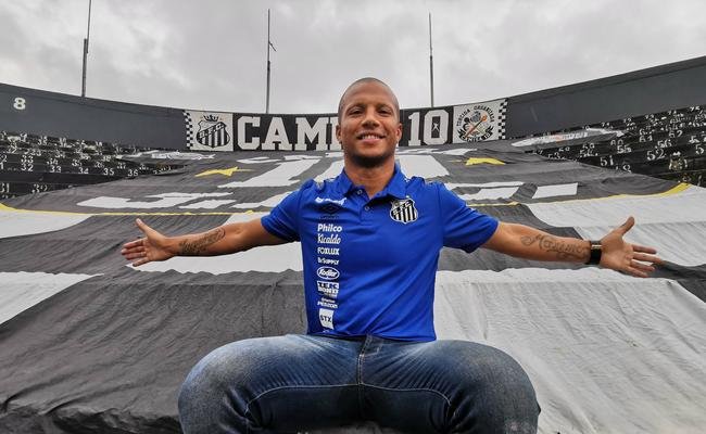 Uruguaio Carlos S�nchez renovou contrato com o Santos at� 2023