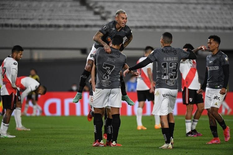 Depois de assistncia de Hulk, Nacho marcou o gol do Atltico sobre o River Plate, no Monumental de Nez, pela Libertadores