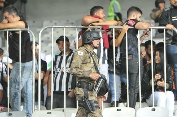 Torcedores do Atltico lotam as arquibancadas do Mineiro para acompanhar a partida vlida pelas quartas de final da Copa do Brasil