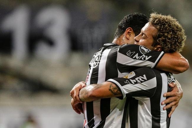 Hulk foi o grande nome do jogo ao marcar dois gols sobre o Cerro Porte�o