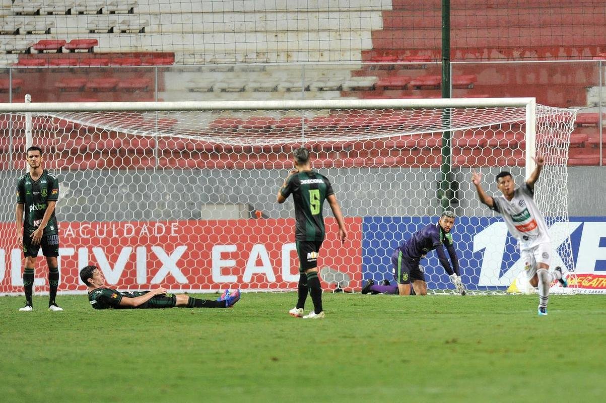 Fotos de Amrica x Athletic, no Independncia, pelo Campeonato Mineiro