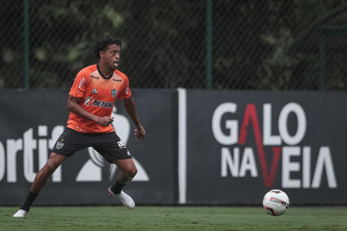 O Atltico realizou, nesta quinta-feira (10), a primeira atividade visando o clssico com o Amrica, vlido pela 5 rodada do Campeonato Mineiro. Com titulares em campo, o time de 'El Turco' Mohamed trabalhou para o confronto que ser disputado s 16h30 do sbado (12), no Estdio Independncia, em Belo Horizonte.