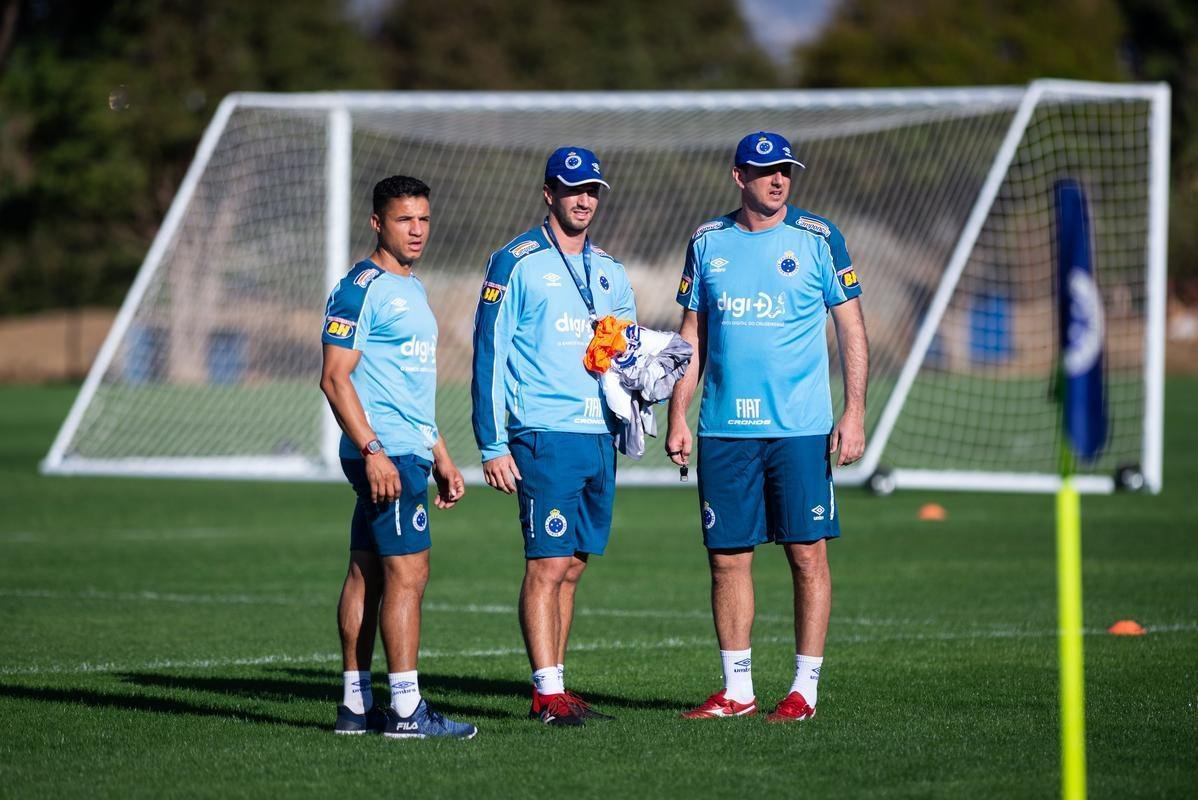 Sob o comando de Rogério Ceni, Cruzeiro treinou nesta sexta-feira na Toca da Raposa para o duelo contra o Santos, pela 15° rodada do Campeonato Brasileiro