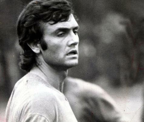 Perfumo defendeu o Cruzeiro entre 1971 e 1974, e foi tricampeo mineiro (72, 73 e 74).