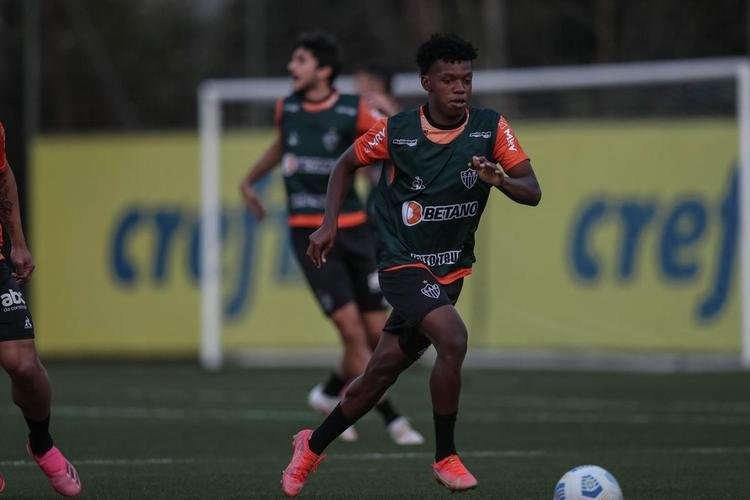 Cuca orientou atividade no CT do Palmeiras, na Barra Funda, em So Paulo 