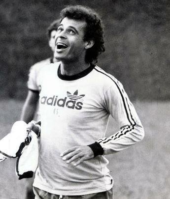 Imagens do Cruzeiro com a camisa da Adidas (Arquivo/Estado de Minas)