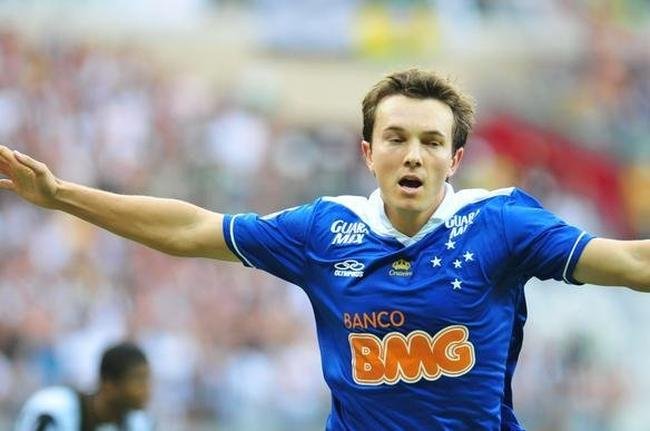 Dagoberto entrou no segundo tempo e marcou o segundo gol do Cruzeiro