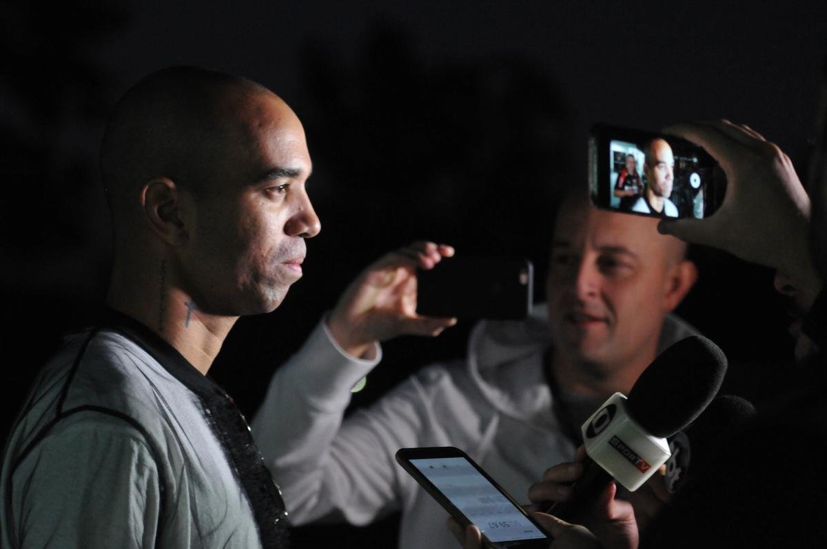 Atacante do Shandong Luneng, da China, est de frias e visitou o CT do Atltico nesta tera-feira (22)