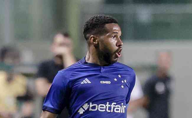 Terceiro jogador que mais atuou pelo Cruzeiro em 2023, Wesley fica