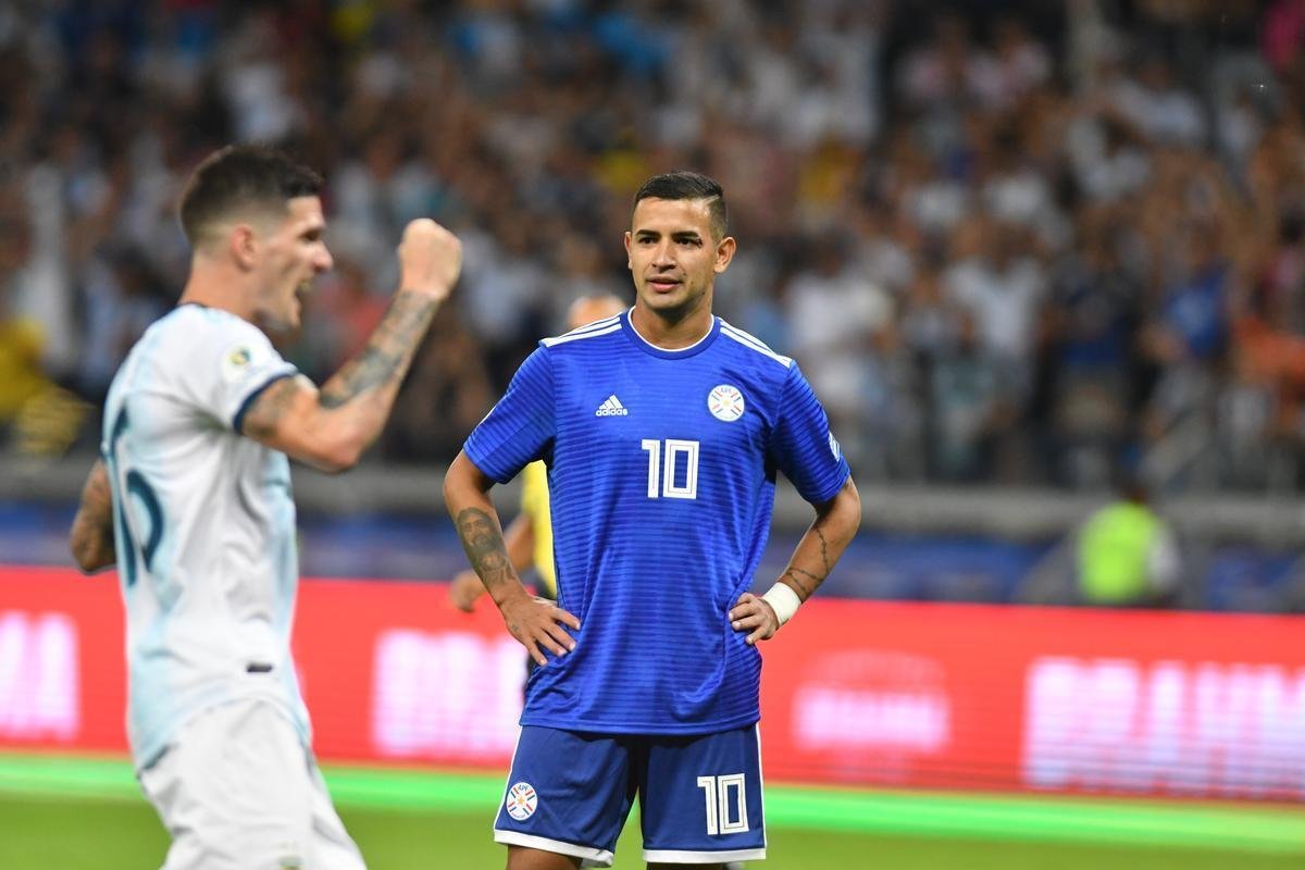 Fotos do empate por 1 a 1 entre Argentina e Paraguai, no Mineiro, pela Copa Amrica