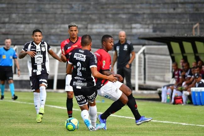 Fotos da derrota do Pouso Alegre para a Inter de Limeira. A equipe paulista venceu o duelo por 3 a 0, no Est�dio Major Levy Sobrinho, em Limeira, pela segunda rodada da S�rie D
