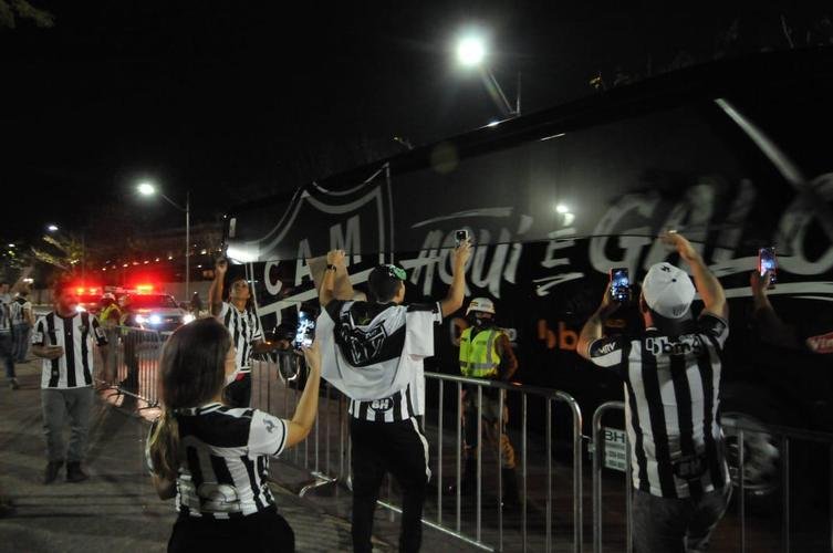 Fotos da torcida do Atltico no pr-jogo contra o Palmeiras no Mineiro