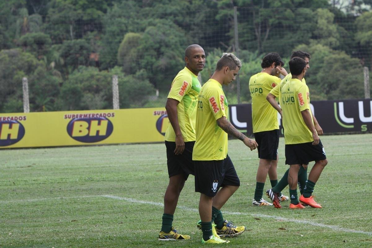 Rodrigo Silva (atacante) - contratado para ser a referncia no ataque, fez nove partidas e marcou apenas um gol. Rescindiu com o clube no decorrer de 2015. Em 2017, Rodrigo Silva disputou a Srie B pelo Brasil de Pelotas.