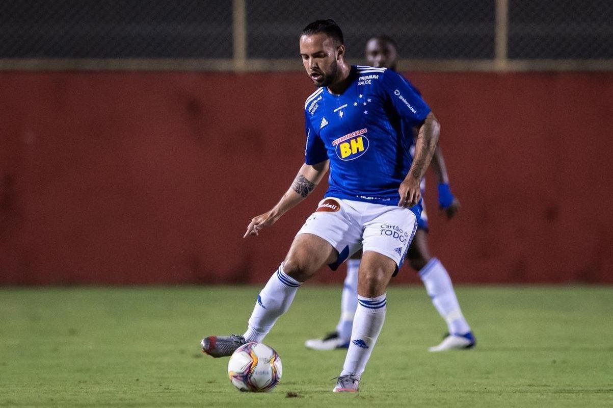 Camisa de 2020 foi a primeira usada pelo Cruzeiro na Srie B do Brasileiro, mas sem sucesso. Naquela temporada o clube celeste trocou de fornecedor esportivo e assinou com a Adidas. 