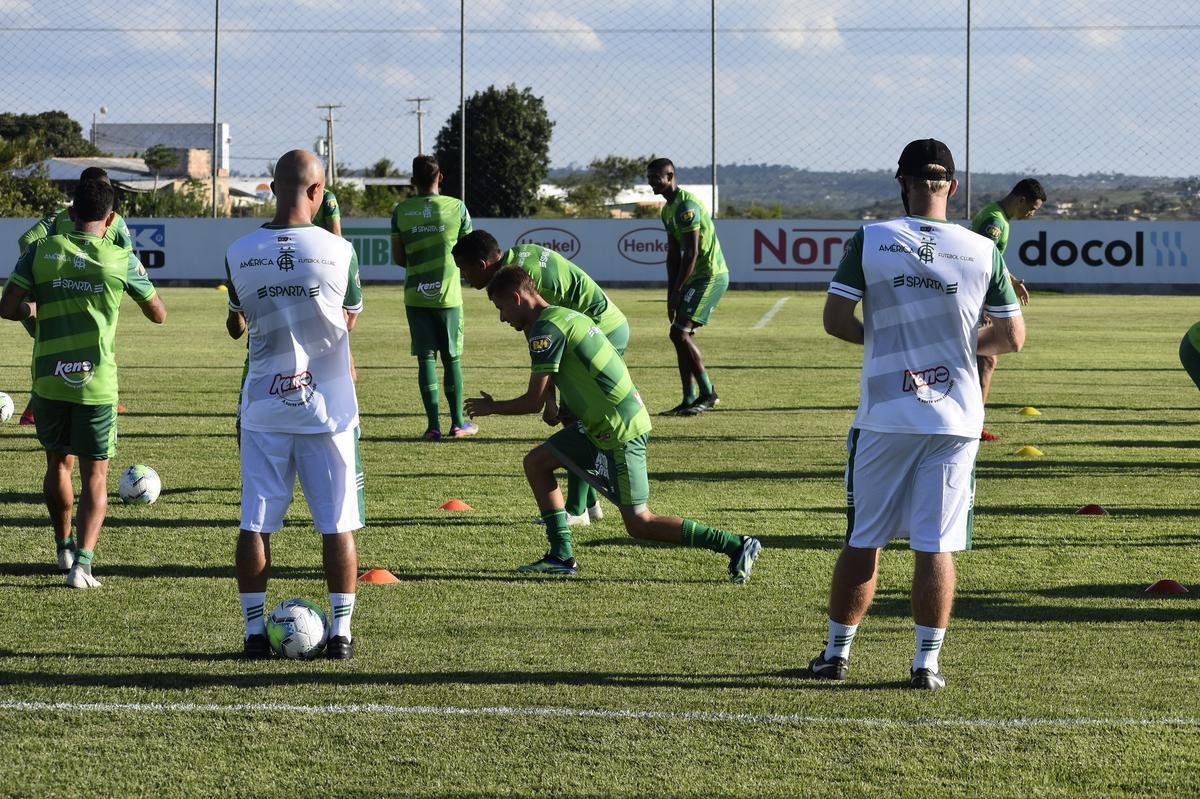 Nesta semana, o Amrica treinou em Campina Grande, na Paraba. As atividades comandadas pelo tcnico Lisca visaram o confronto contra o Treze-PB, pela primeira fase da Copa do Brasil. A partida ser realizada nesta quinta-feira (18), s 16h, no Estdio Presidente Vargas, tambm em Campina Grande.