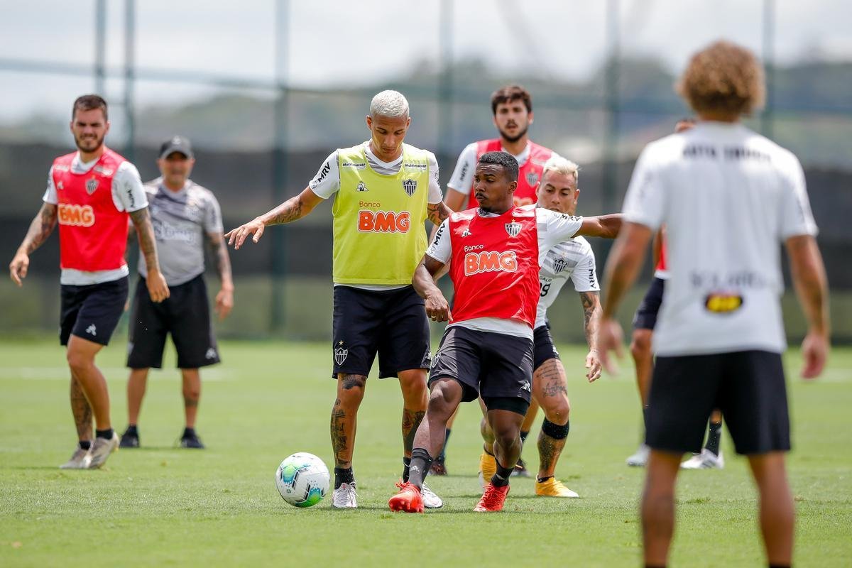 Veja fotos do treino do Atltico