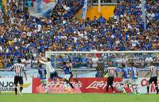 Imagens do jogo de ida da final do Mineiro, entre Cruzeiro e Atltico, no Mineiro (Leandro Couri/EM/D. A Press)