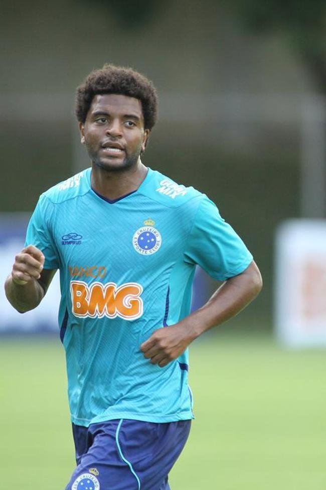 Nirley (zagueiro) - ex-Cricima, veio para o Cruzeiro junto com o atacante Lucca e disputou apenas trs jogos: um amistoso e dois pelo Campeonato Mineiro.
