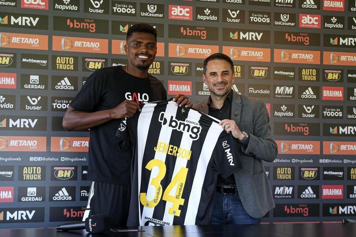 Fotos da apresentao do zagueiro Jemerson no Atltico