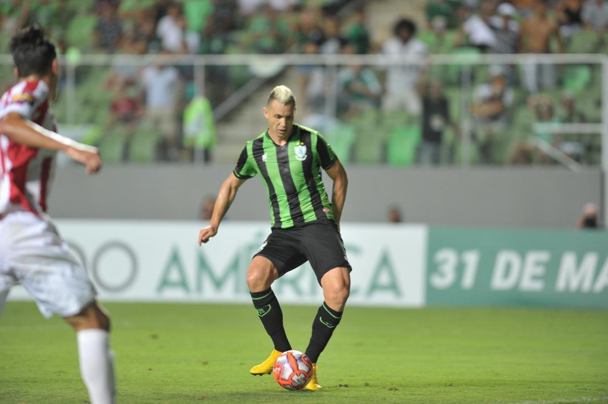 Veja fotos do jogo entre Amrica e Villa Nova