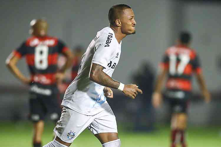 Grêmio goleia o Vitória no Barradão e encaminha vaga na ...