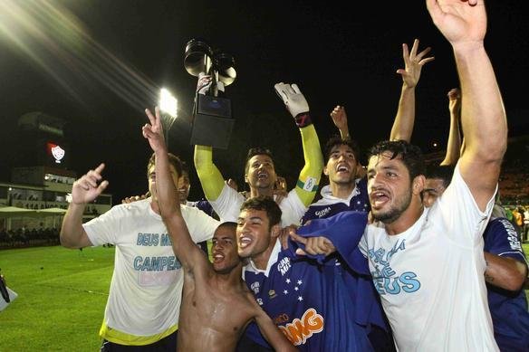 Festa dos jogadores do Cruzeiro no Barrado com a conquista do tricampeonato brasileiro