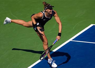 Brasileira bate a polonesa Iga Swiatek, líder do ranking mundial, por 2 sets a 1, parciais de 6/4, 3/6 e 7/5, e alcançou quartas de final inédita