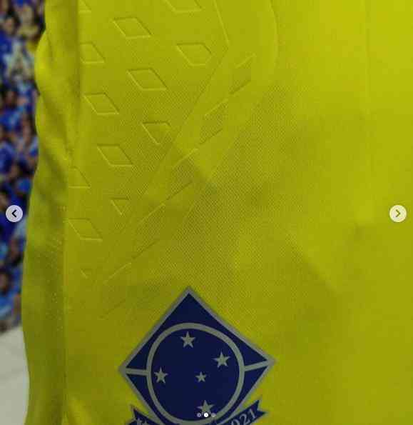 Detalhe da camisa de goleiro 2019 divulgada pelas lojas da rede Official Store
